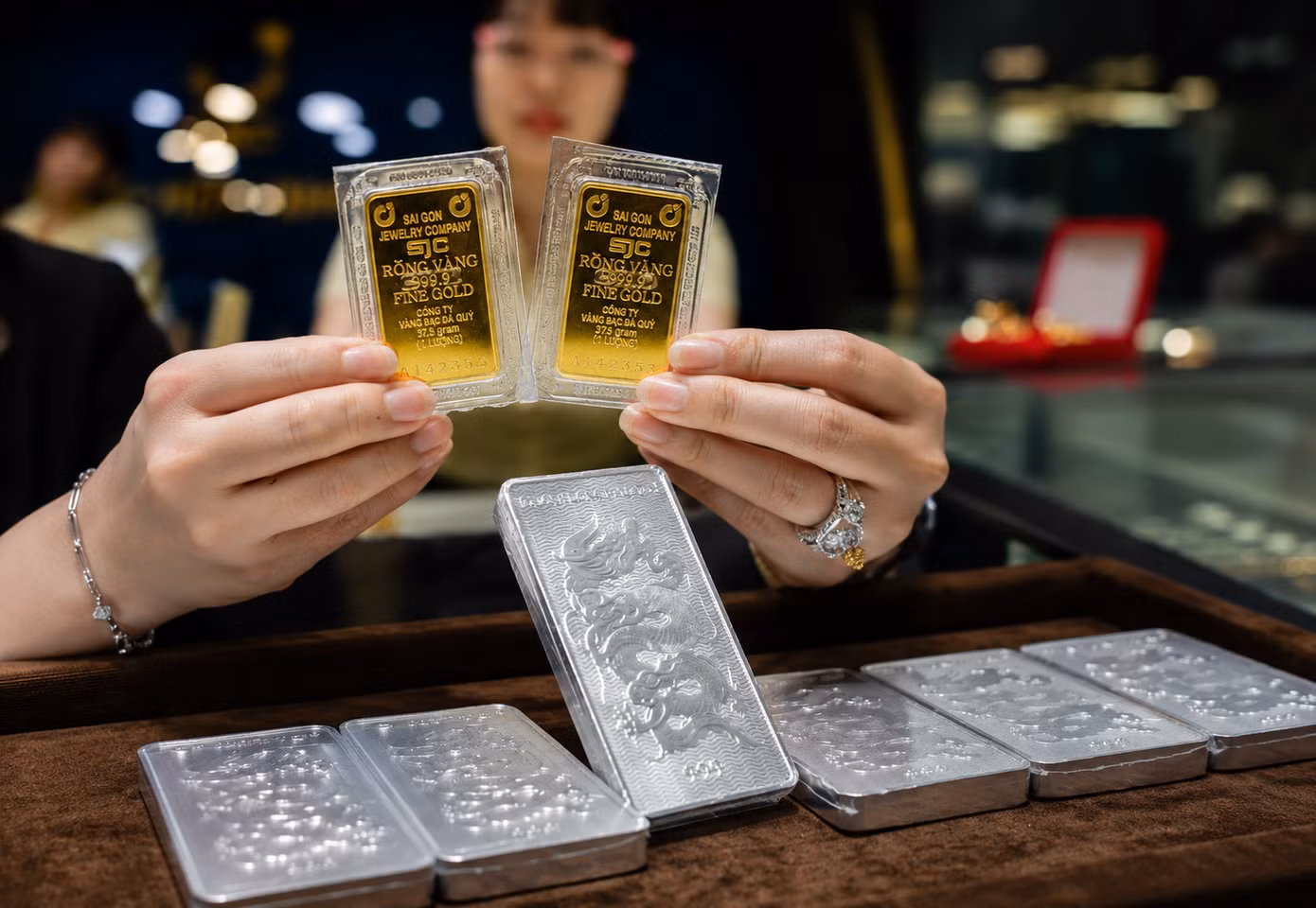 Sáng 19/9: Vàng SJC vượt mốc 147 triệu, chênh lệch so với giá thế giới vẫn còn lớn